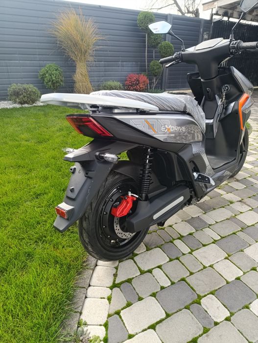 Електроскутер драйвер 2,5 кВт батареї графен 38 а 2025 рік