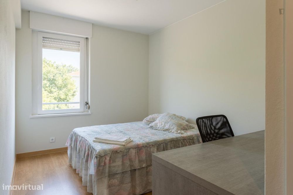 45572 - Quarto espaçoso com bastante...