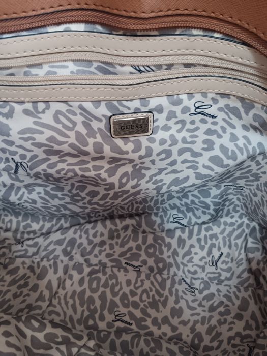 Mala Guess com pouco uso