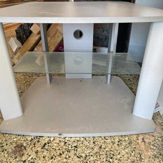 Mesa TV com prateleira em vidro