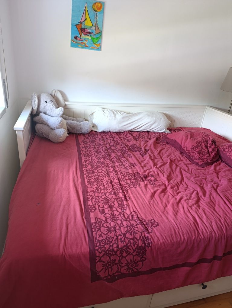 Cama dupla ikea.