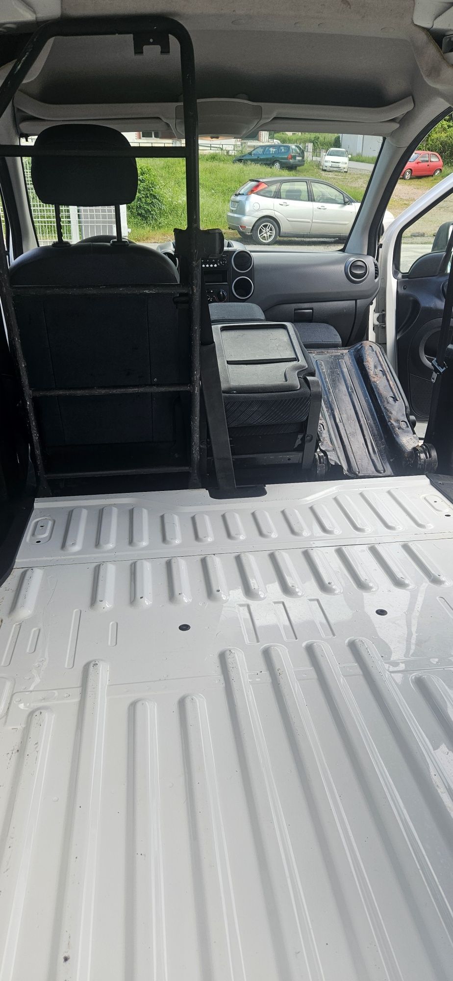 Peugeot Partner 1.6 hdi 3lug 100€/Mês