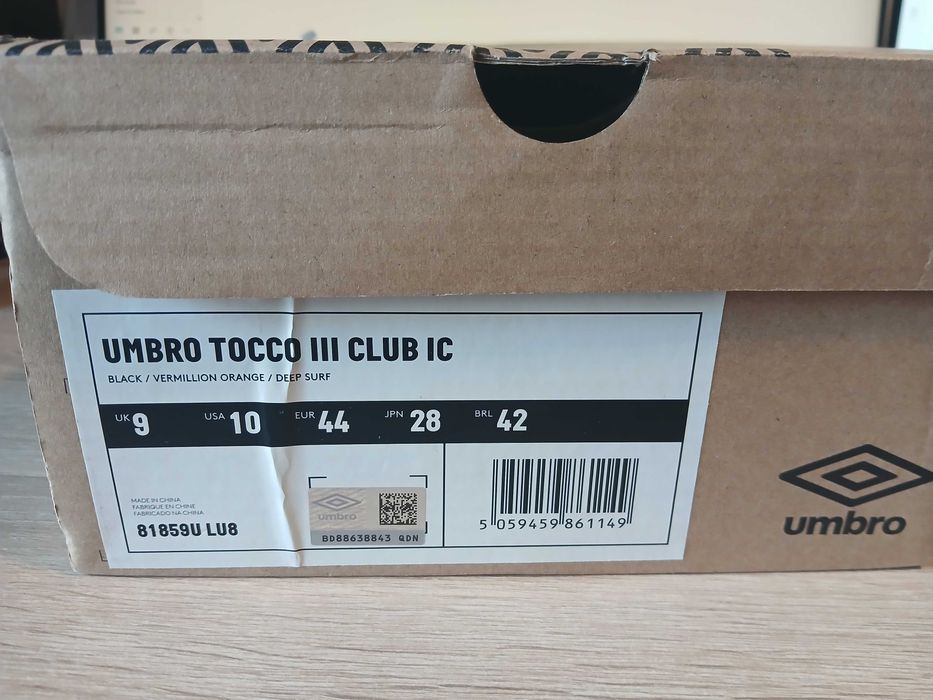 Halówki Umbro Tocco III Club r. 44 - nowe nieuzywane