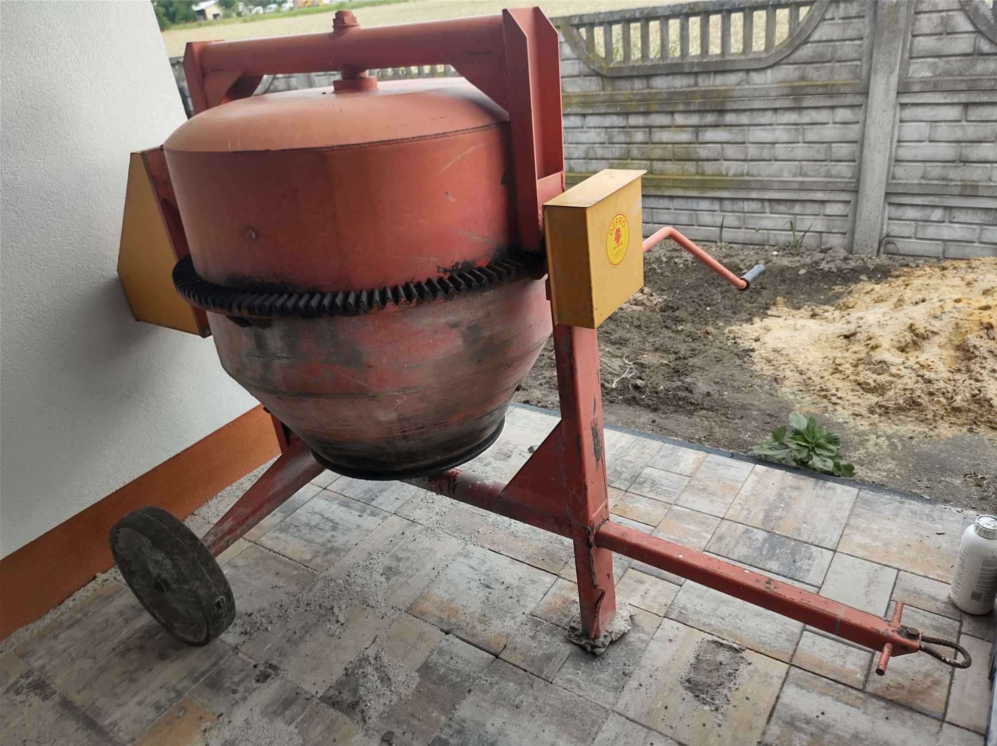 Sprzedam betoniarkę 200l firmy DEFRO .