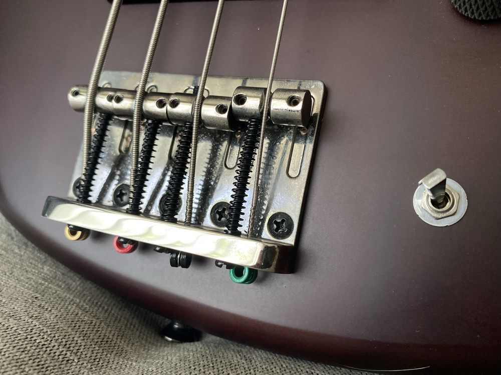 Baixo Yamaha TRBX 504
