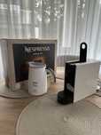 Ekspres KRUPS Nespresso Essenza Mini XN1101 Biały plus spieniacz mleka