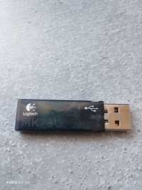 Logitech MK700 USB port