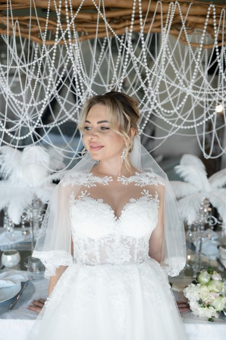 Весільна сукня в гарному стані