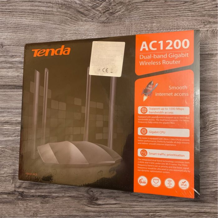 Двохдіапазонний гігабітний Wi-Fi роутер Tenda AC8 (AC1200)