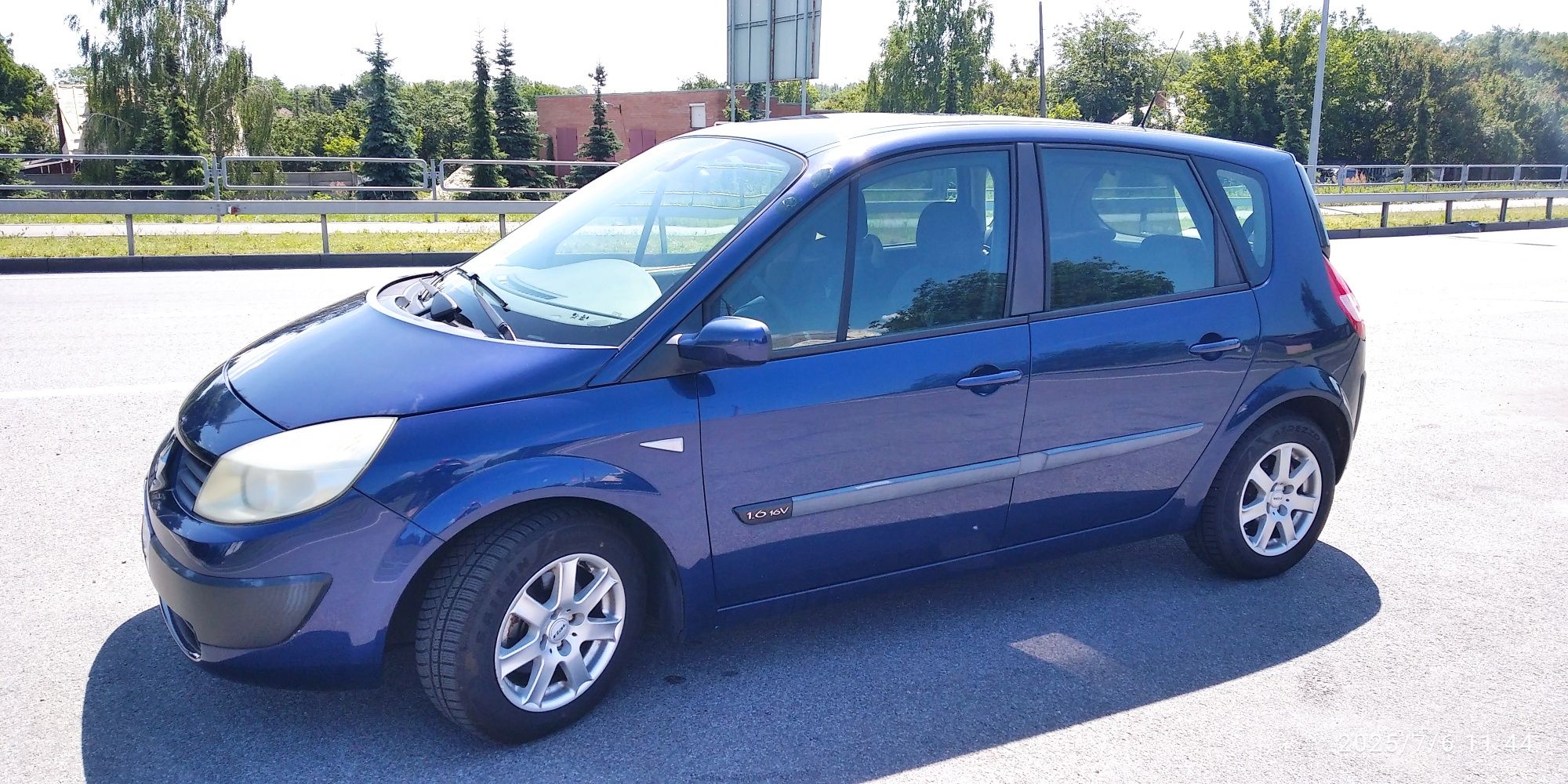 Продам собственный Сценик 2 2004 г., бензин 1,6