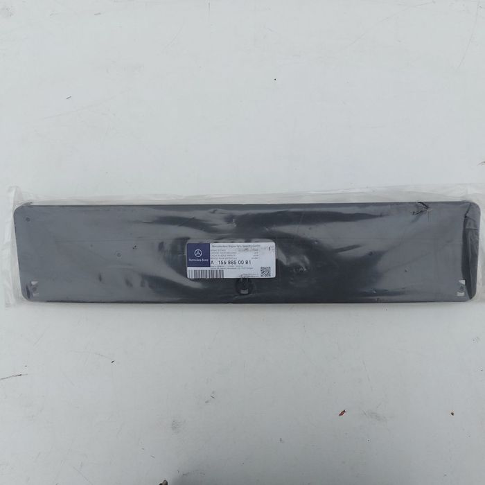 PODSTAWA OSLONA TABLICY REJESTRACYJNEJ RAMKA MERCEDES GLA W156 ORYGINAL NOWE 1568850081