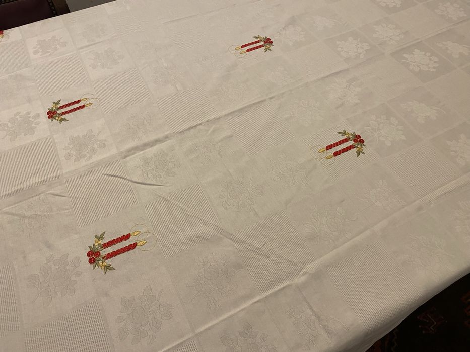 Toalha em linho com motivos natalicios