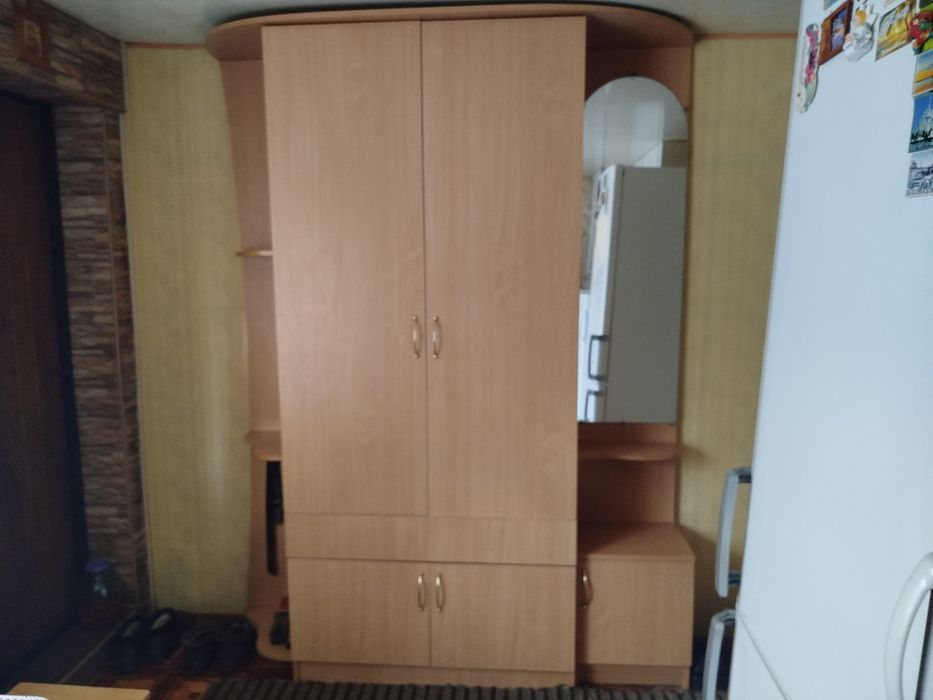 Шафа у вітальню бу