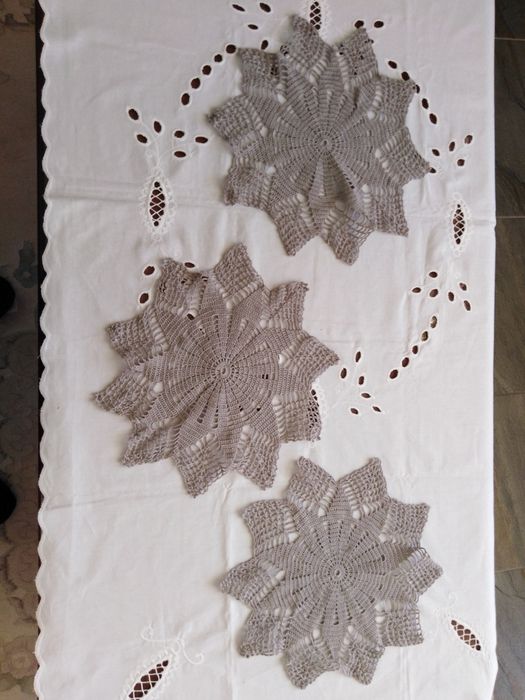 Zestaw serwetek robione na szydełku 3 sztuki.