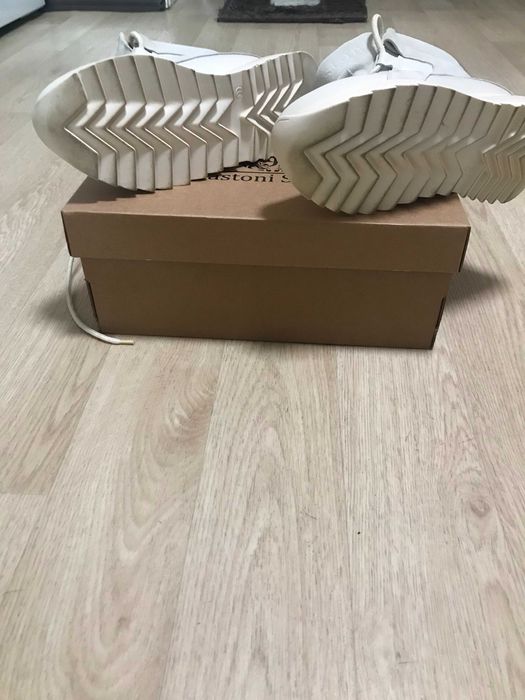 продам кросовки женские 37