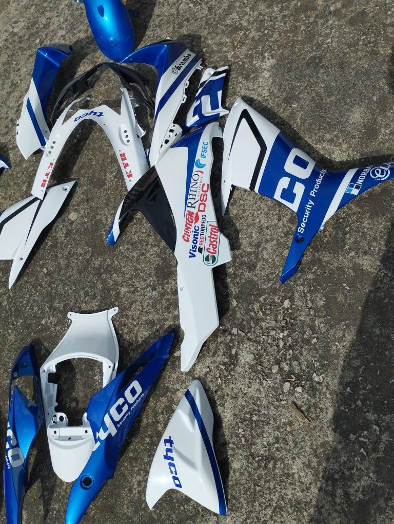 Kit carenagens GSXR -750 Novas na caixa, são em plástico ,