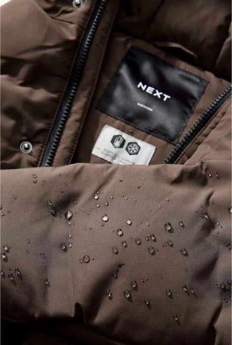 Зимова куртка Next в наявності