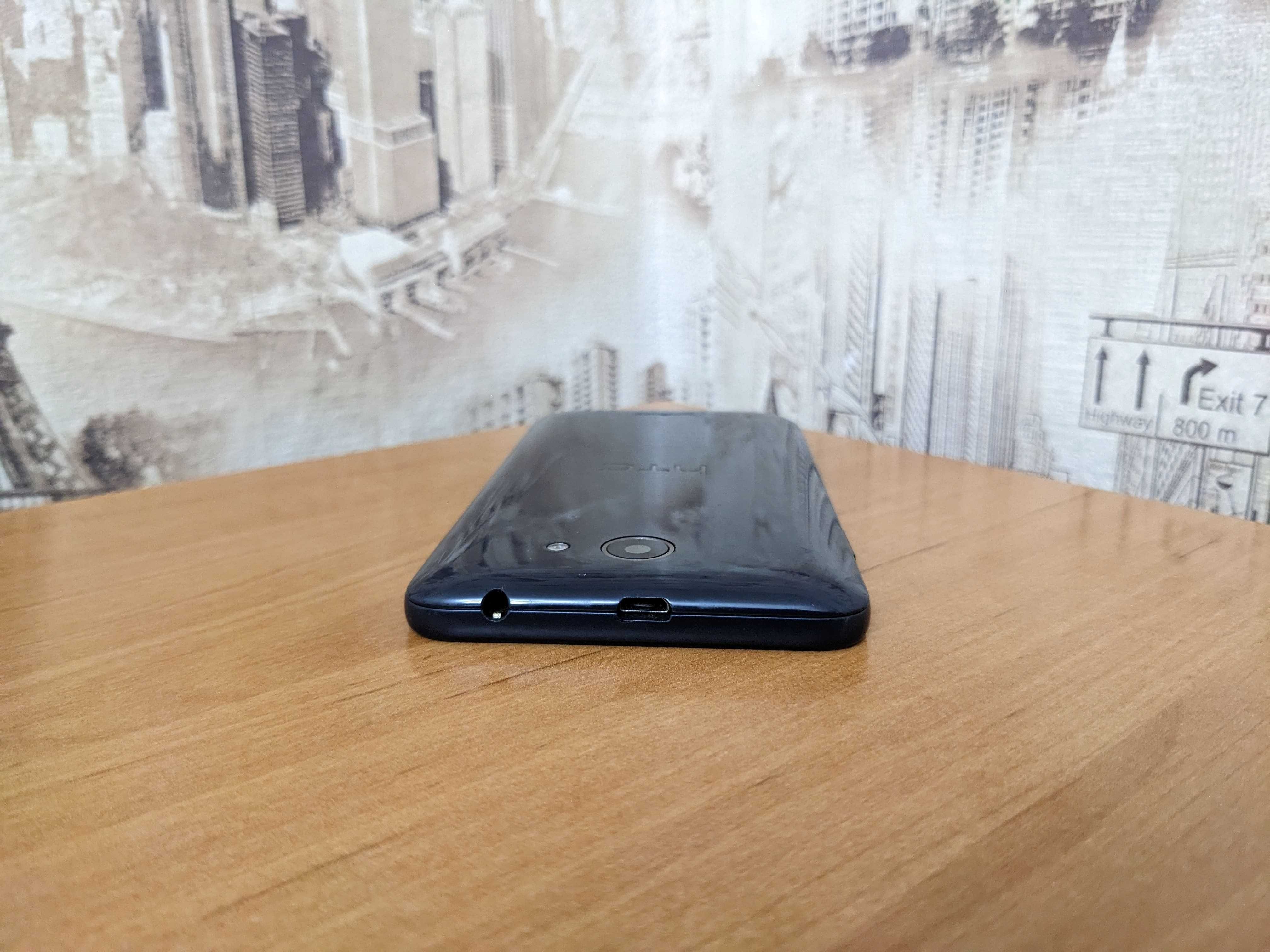 Смартфон HTC Desire 516 Dual Sim