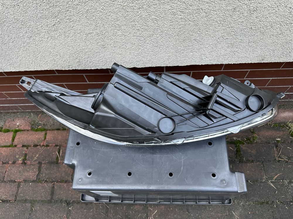 Lampa lewa Ford Fiesta MK7 lift OEM