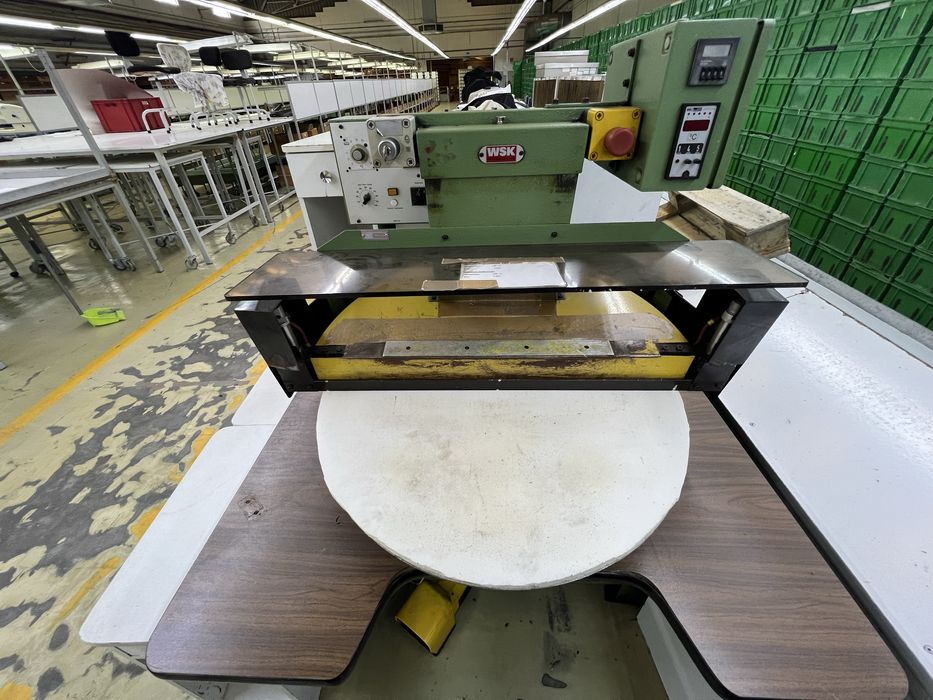 Maquina prensa colar tela