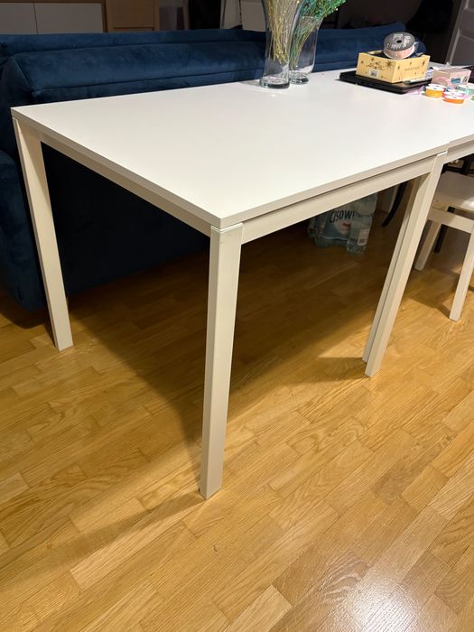 Stolik IKEA – stylowy i funkcjonalny