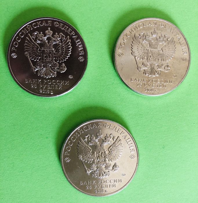 Vendo 3 moedas diferentes de 25 rublos do Mundial de 2018