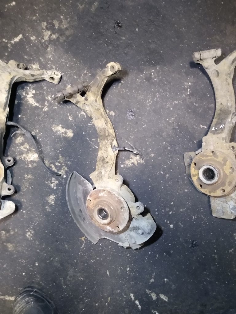 Piasta zwrotnica przód prawa lewa audi a4 b5 passat B5 oryginał