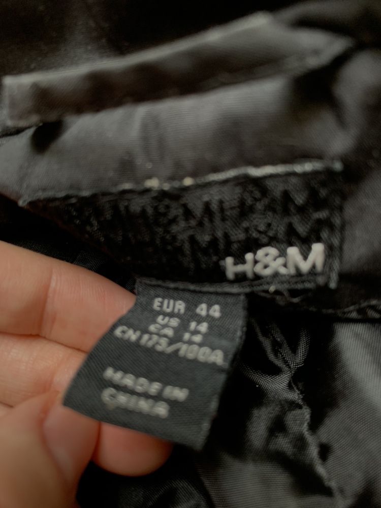 Czarna kurtka marki H&M dobra na 42/44 XL/XXL nie ma kaptura