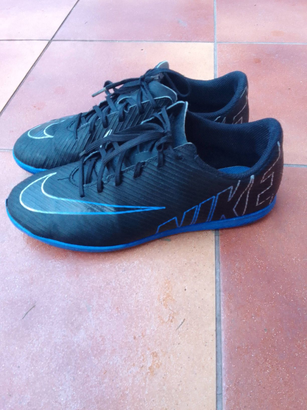 Halówki Nike rozm.41, wkładka 25-25,5 cm