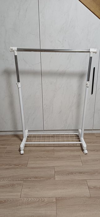 Вішалка для одягу