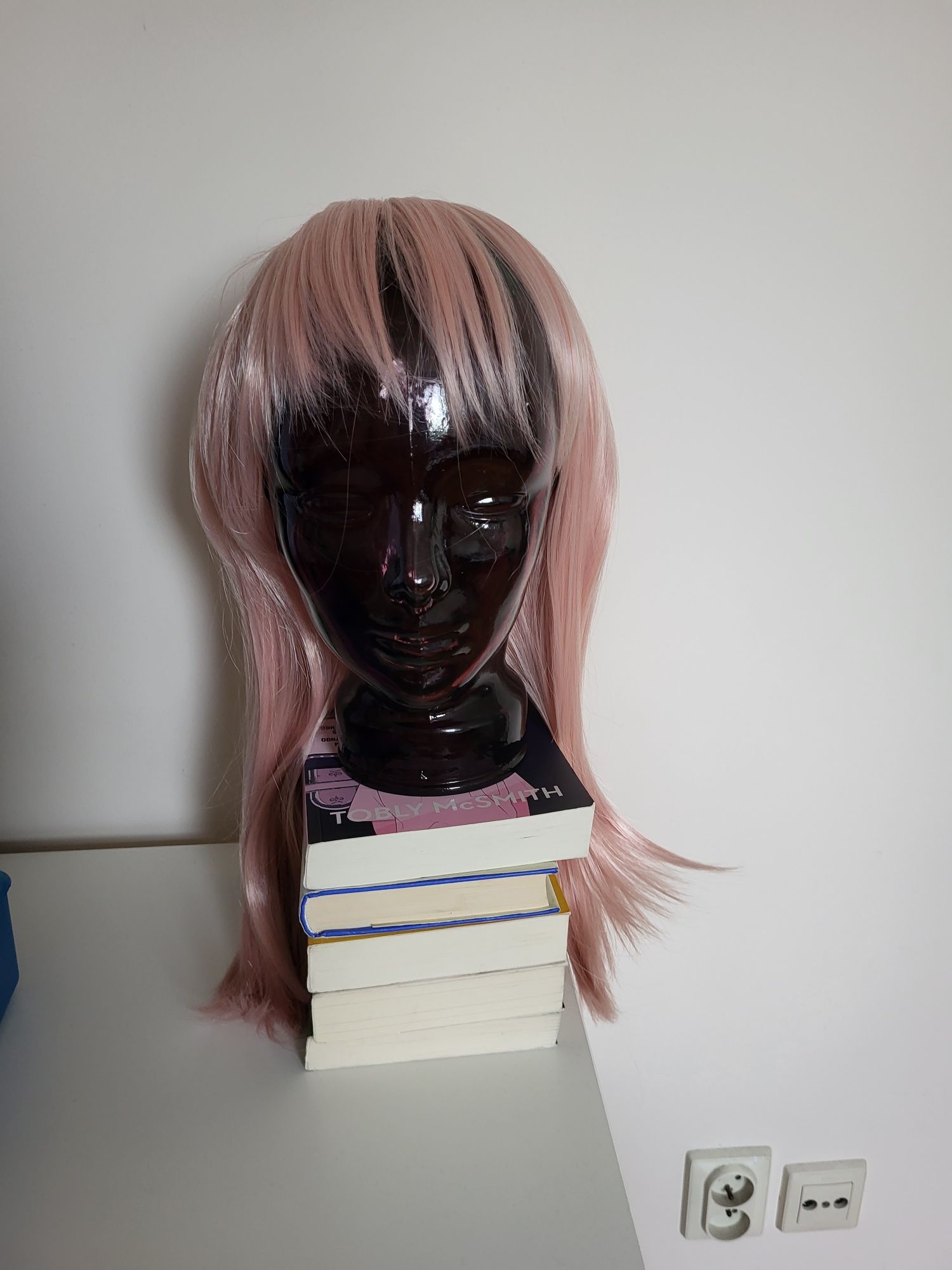 Różowa peruka z długimi włosami wig cosplay