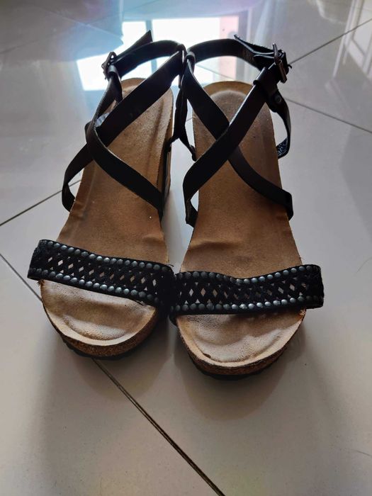 Sandálias com cunha/compensados, preto