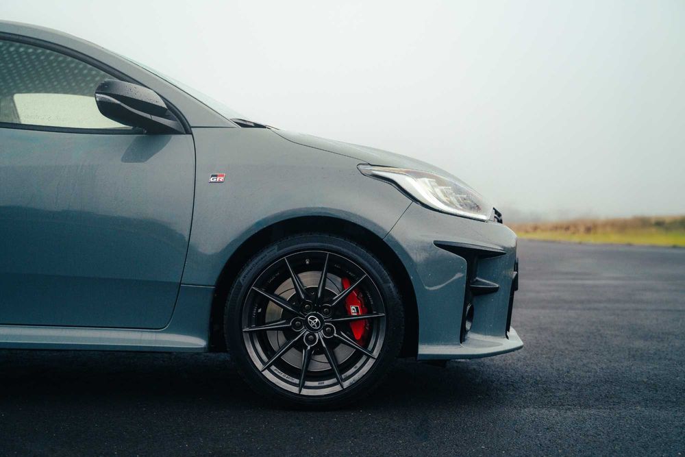 Wynajem Toyota GR Yaris Eventuri wypożyczalnia samochodów