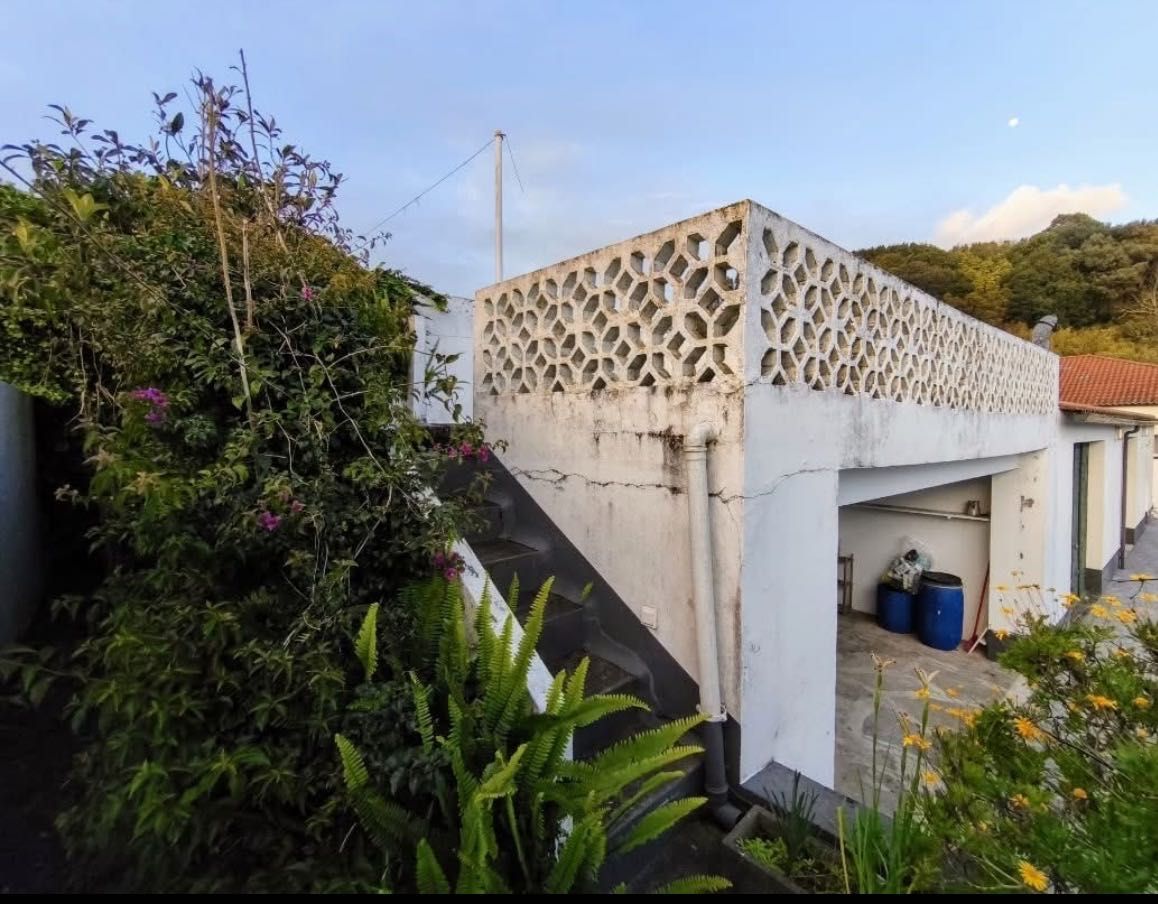 t5 com Três garagens que podem ser transformadas em  3 apartamentos!