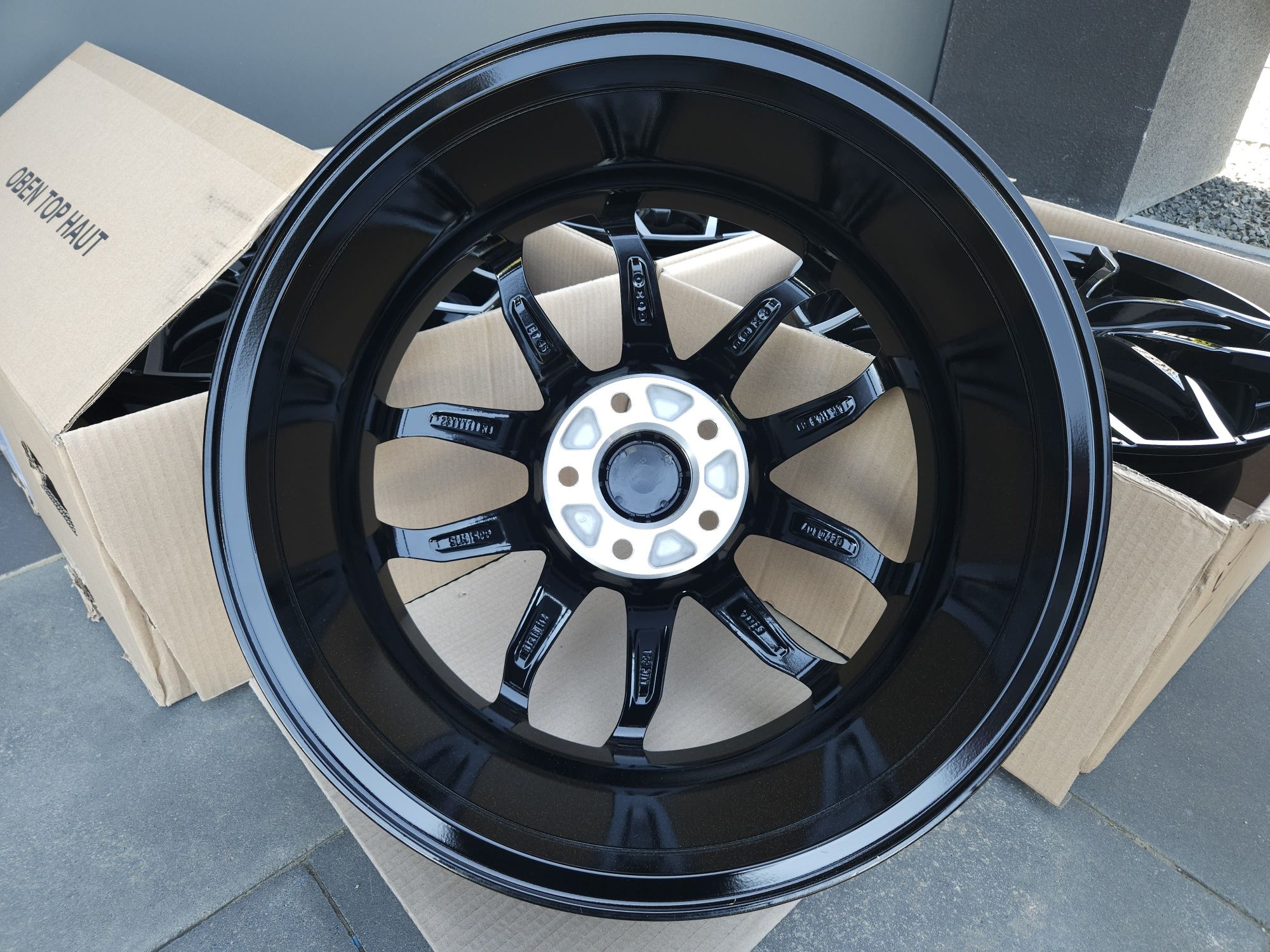 HYUNDAI 18 " Nowe Czarne 5x114,3 i30 Veloster i40 Tucson Santa FE