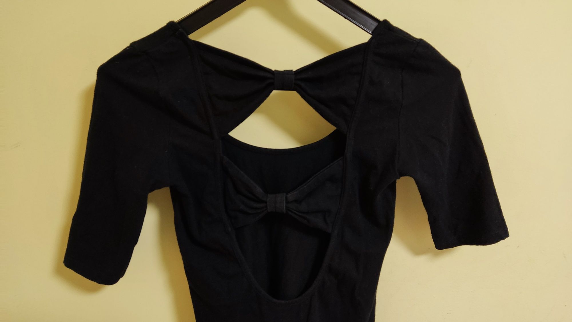 Czarna mini sukienka 36 wstążki na plecach