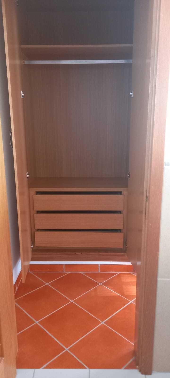 Apartamento 1º andar na rua principal de Porto Covo