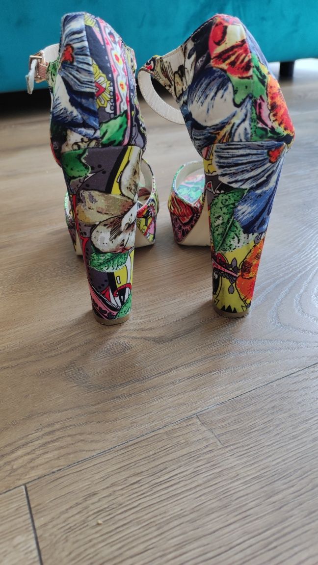Kolorowe buty na obcasie 38