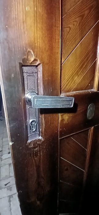 Продам вхідні двері бу в квартиру