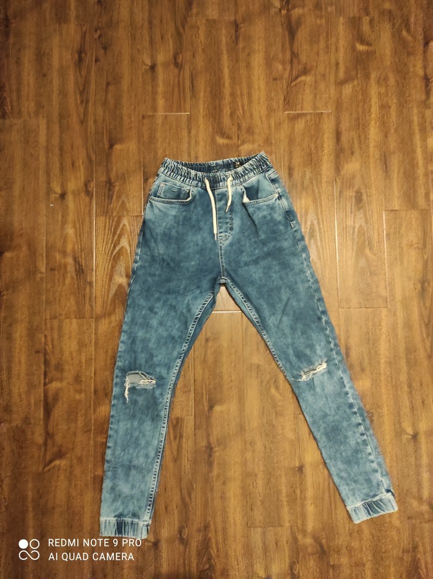 Spodnie z przetarciami jeans