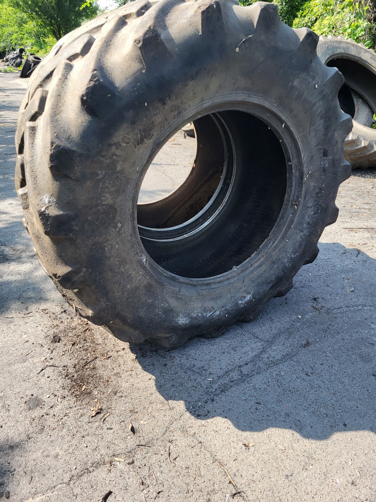 Продам шины б.у 600/70R30