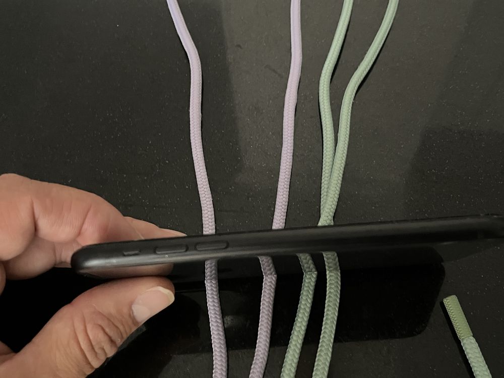Vendo iPhone XR + 5 capas