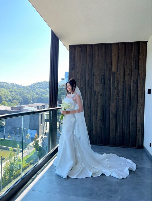 Весільне атласне плаття Milla Nova