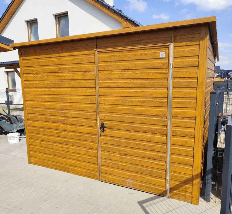 Drewnopodobny Domek z Dużym OKNEM!