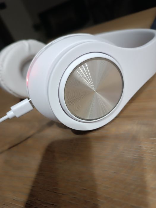 Słuchawki bezprzewodowe składane z podświetleniem Led