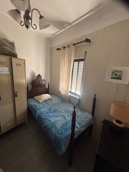 Alugo cama no quarto duplo