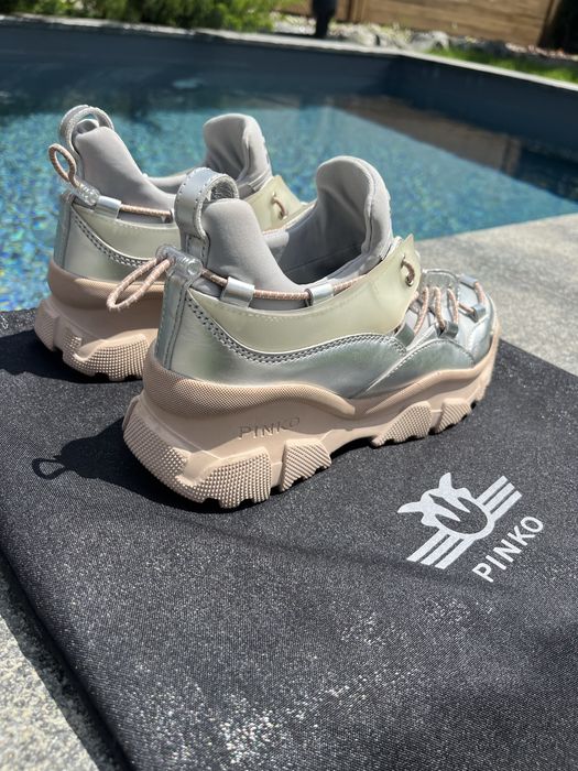 PINKO | Серебристые кроссовки из лаковой кожи