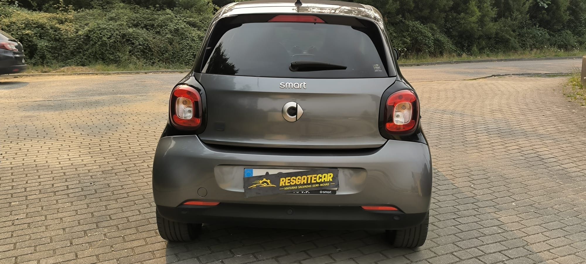 Smart Fourfour elétrico salvado