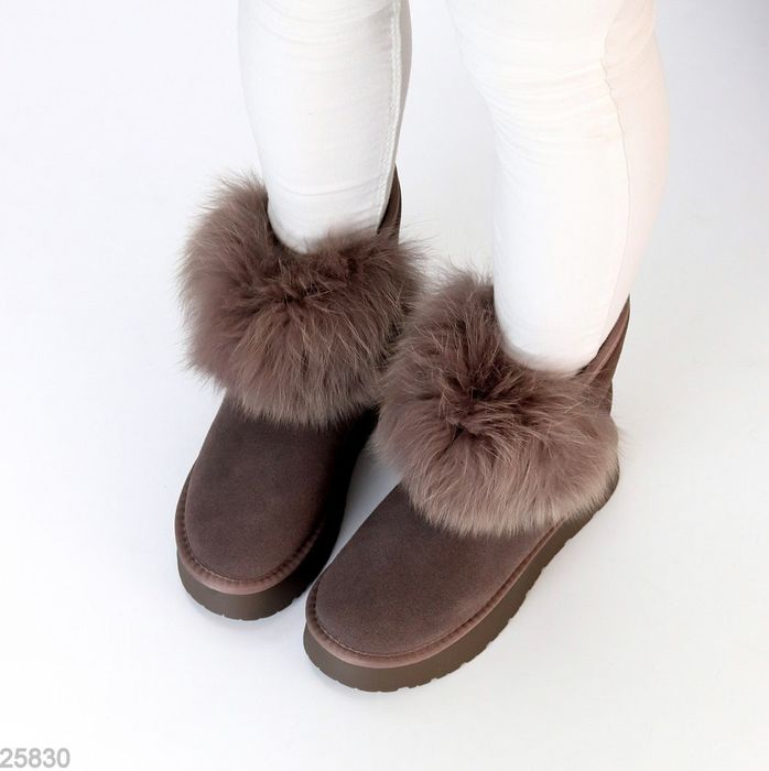 Жіночі шкіряні зимові черевики уггі в кольорах