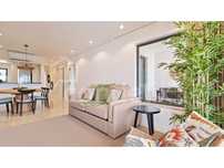 Apartamento T2 com vistas mar em condomínio privado.